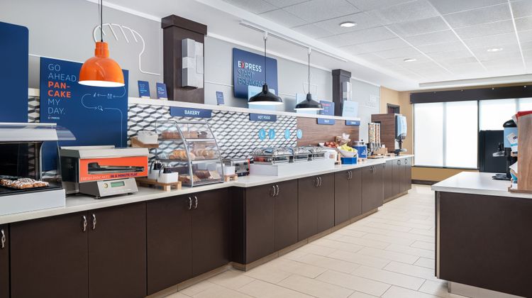 Holiday Inn Express/Suites Midland Loop Restaurant