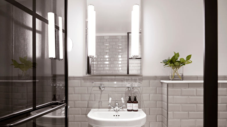 <b>Kimpton Fitzroy London Room</b>. Images powered by <a href=https://www.travelagewest.com/Hotels/London/