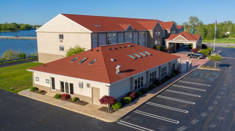 Holiday Inn Express Exterior