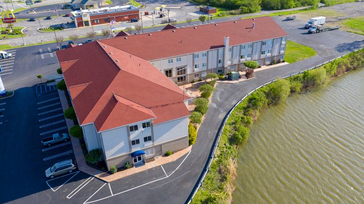 Holiday Inn Express Exterior