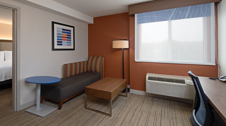Holiday Inn Express Hotel & Suites Room