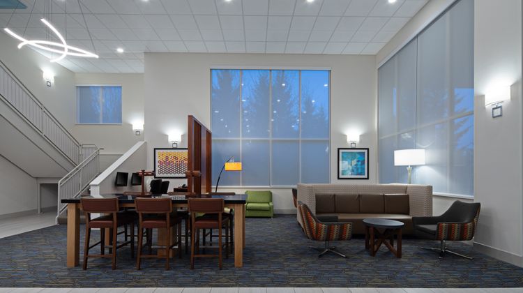 Holiday Inn Express Hotel & Suites Lobby