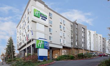 Holiday Inn Express Hotel & Suites