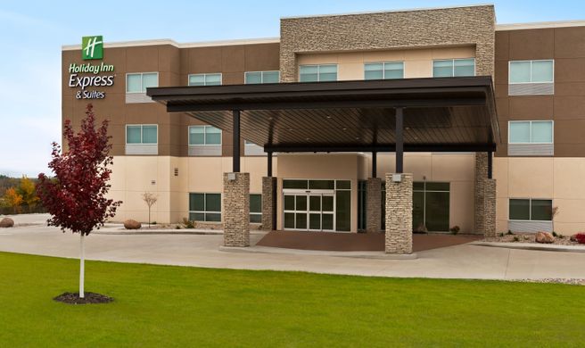Holiday Inn Express & Suites Beaver Dam Exterior