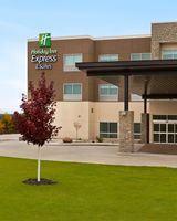 Holiday Inn Express & Suites Beaver Dam