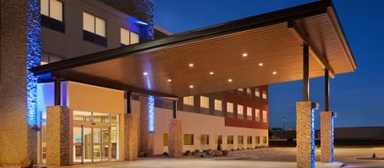 Holiday Inn Express & Suites Beaver Dam Exterior