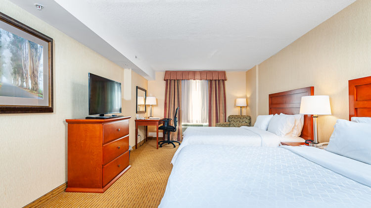 Holiday Inn Express & Suites Bowmanville Room
