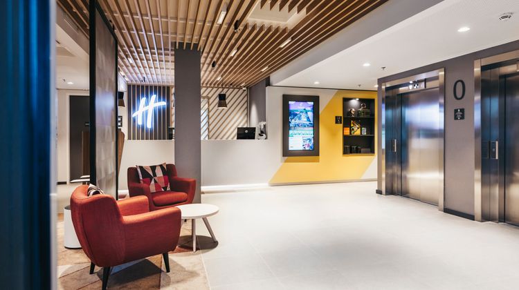 Holiday Inn Eindhoven Airport Lobby