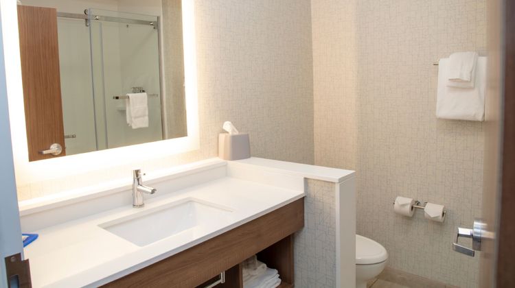 Holiday Inn Express & Suites Marion Room