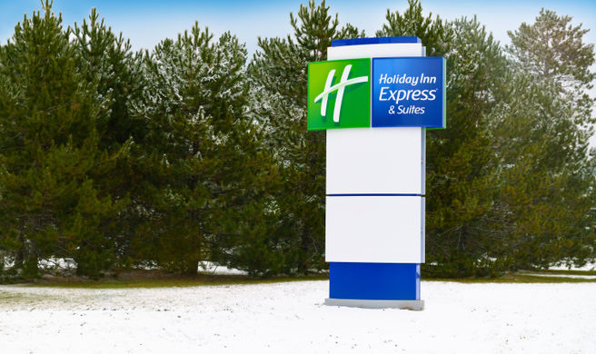 Holiday Inn Express & Suites Hayward Exterior