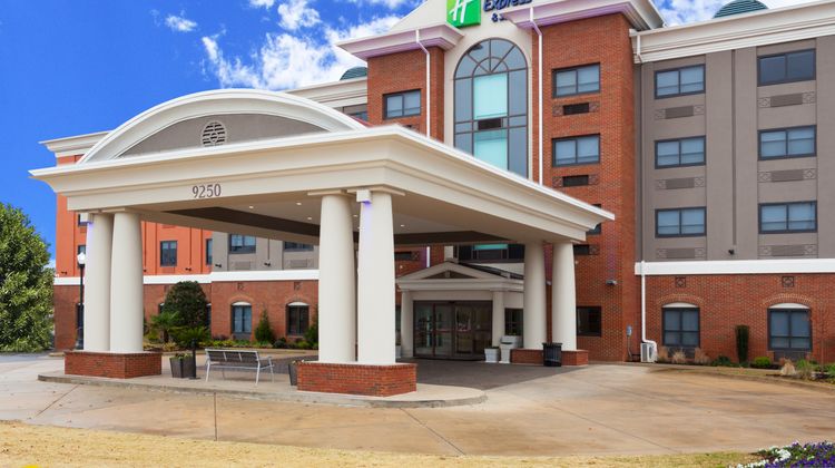 Holiday Inn Express Inn & Stes Eastchase Exterior