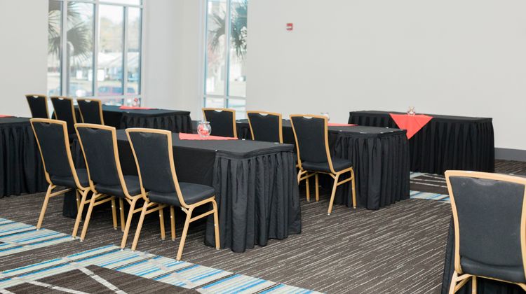 Holiday Inn Express Hotel & Suites Meeting