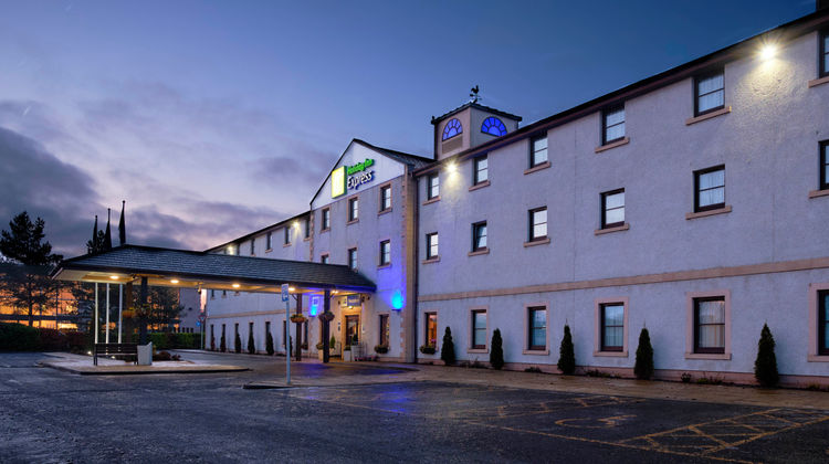 Holiday Inn Express Perth Exterior