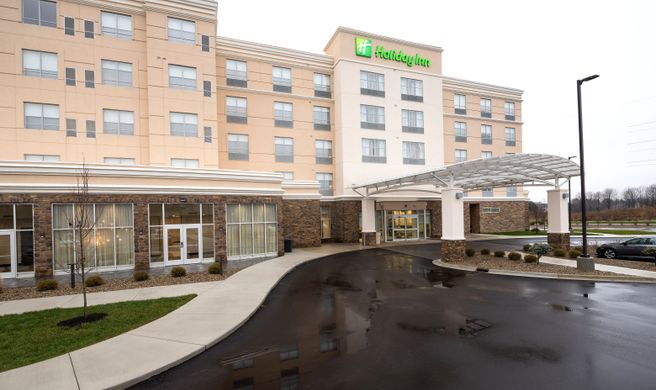 Holiday Inn & Suites Kalamazoo West Exterior