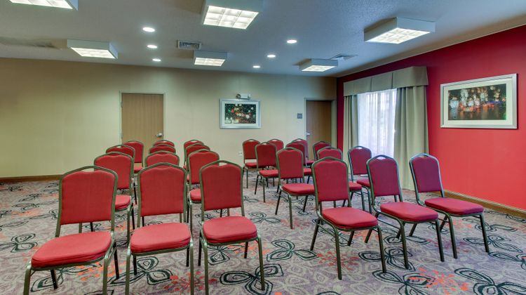 Holiday Inn Express & Suites Lancaster Meeting