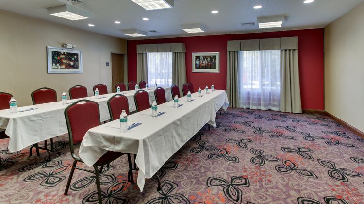 Holiday Inn Express & Suites Lancaster Meeting