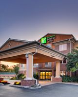 Holiday Inn Express & Suites Lancaster