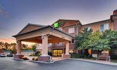 Holiday Inn Express & Suites Lancaster