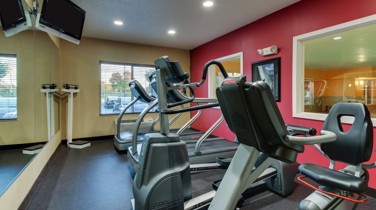 Holiday Inn Express & Suites Lancaster Health Club