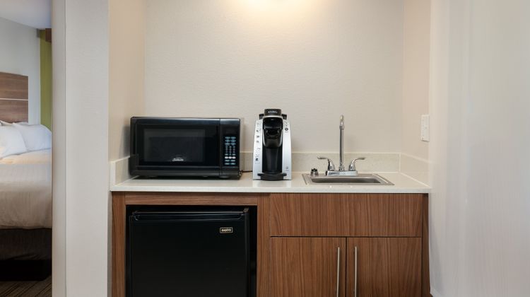 Holiday Inn Express & Suites Suite