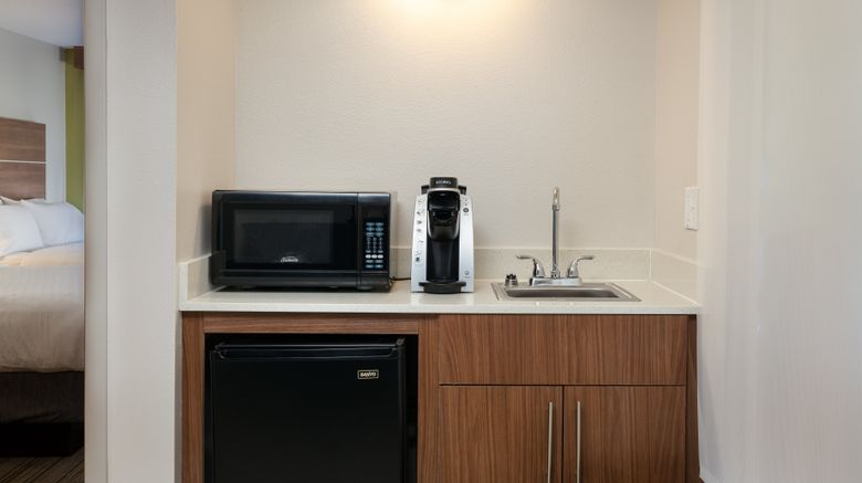 <b>Holiday Inn Express & Suites Suite</b>. Images powered by <a href="https://www.leonardoworldwide.com/" title="Leonardo Worldwide" target="_blank">Leonardo</a>.