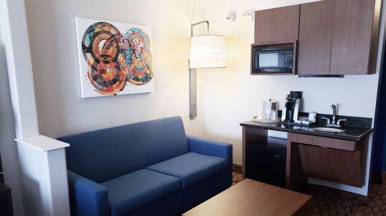 <b>Holiday Inn Express Hotel & Suites Room</b>. Images powered by <a href="https://www.leonardoworldwide.com/" title="Leonardo Worldwide" target="_blank">Leonardo</a>.