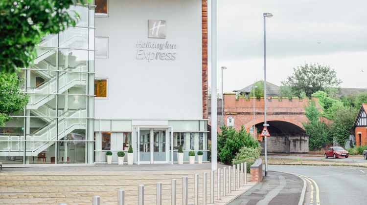 Holiday Inn Express Racecourse Exterior