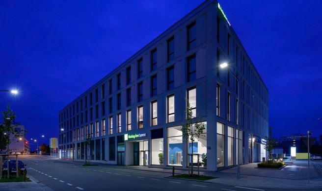 Holiday Inn Express Regensburg Exterior
