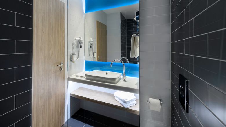 <b>Holiday Inn Express Regensburg Room</b>. Images powered by <a href="https://www.leonardoworldwide.com/" title="Leonardo Worldwide" target="_blank">Leonardo</a>.
