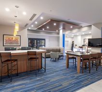 Holiday Inn Express & Suites Worthington Lobby