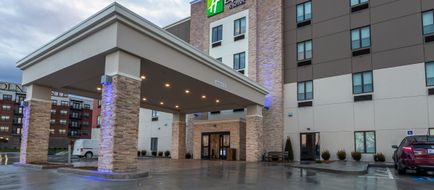 Holiday Inn Express & Suites Worthington Exterior