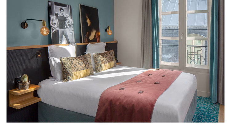 Lyric Opera Hotel Paris Room