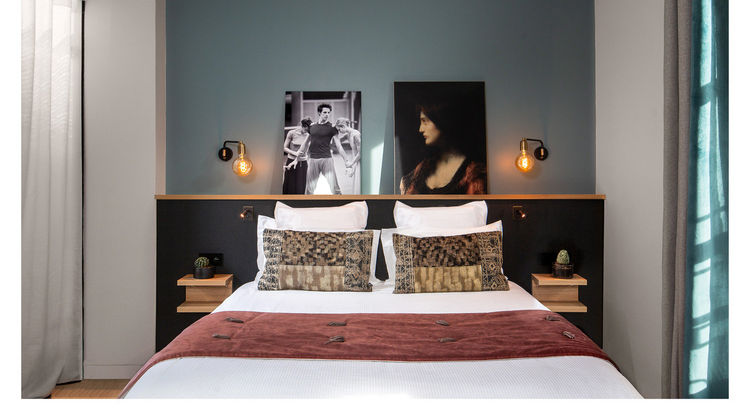 Lyric Opera Hotel Paris Room