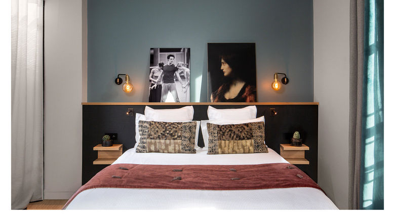 <b>Lyric Opera Hotel Paris Room</b>. Images powered by <a href="https://www.leonardoworldwide.com/" title="Leonardo Worldwide" target="_blank">Leonardo</a>.