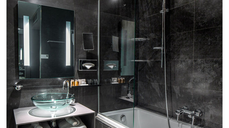 Lyric Opera Hotel Paris Room