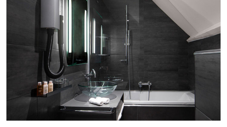 Lyric Opera Hotel Paris Room
