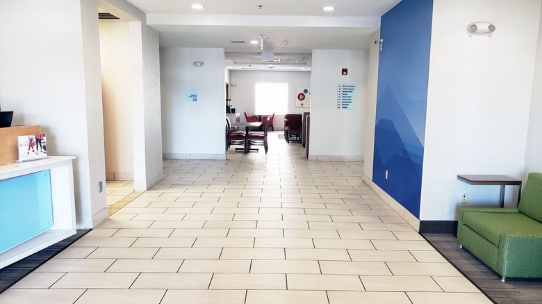<b>Holiday Inn Express Hotel & Suites Lobby</b>. Images powered by <a href="https://www.leonardoworldwide.com/" title="Leonardo Worldwide" target="_blank">Leonardo</a>.