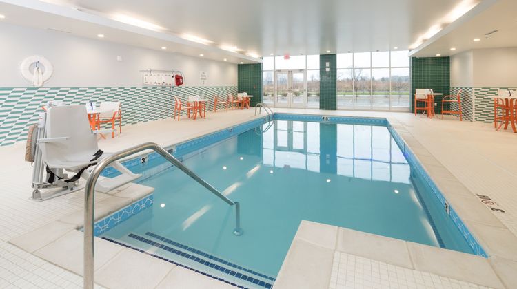 Holiday Inn & Suites Kalamazoo West Pool