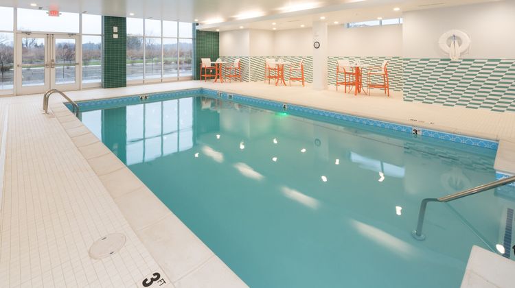 Holiday Inn & Suites Kalamazoo West Pool