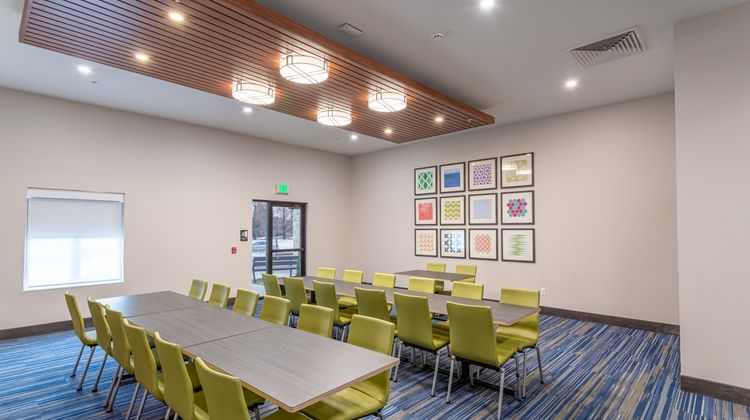 Holiday Inn Express & Suites Worthington Meeting