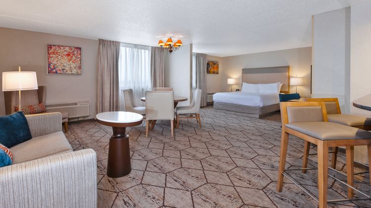 Crowne Plaza Columbus North Worthington Suite