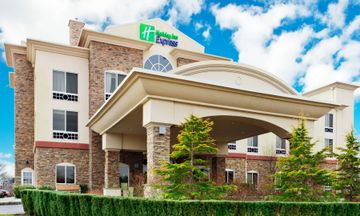 Holiday Inn Express Hotel & Suites