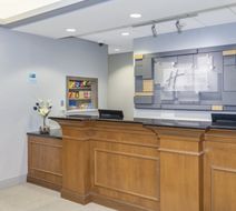 Holiday Inn Express Hotel & Suites Lobby