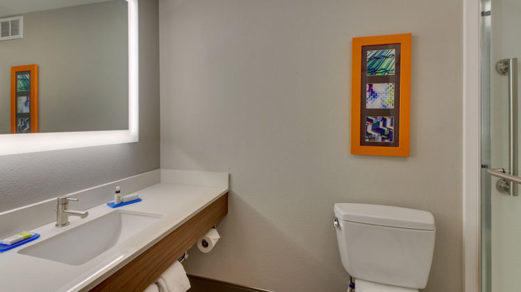Holiday Inn Express Htl & Sts Perimeter Room