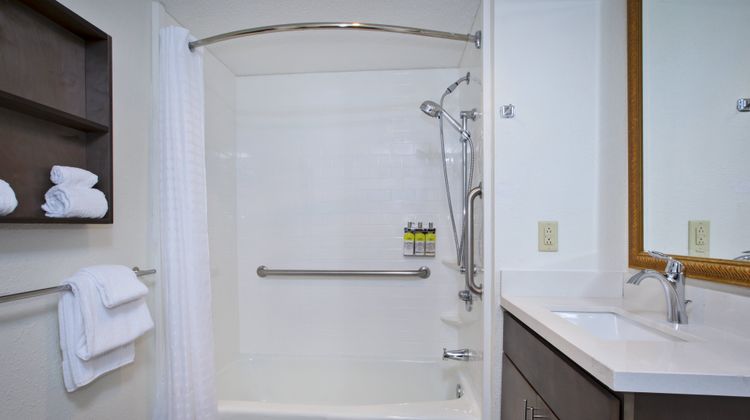 Candlewood Suites Grand Rapids Airport Room