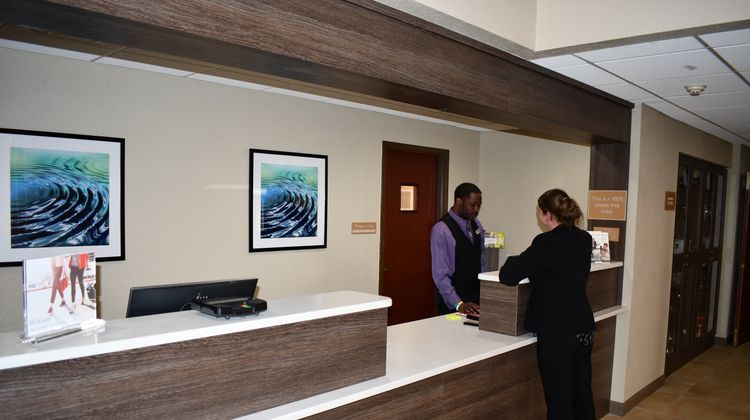Candlewood Suites Grand Rapids Airport Lobby