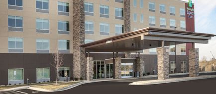 Holiday Inn Express & Suites Hudson I-94 Exterior