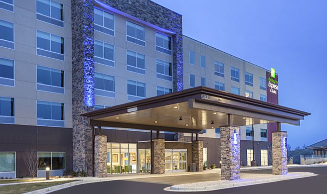 Holiday Inn Express & Suites Hudson I-94 Exterior