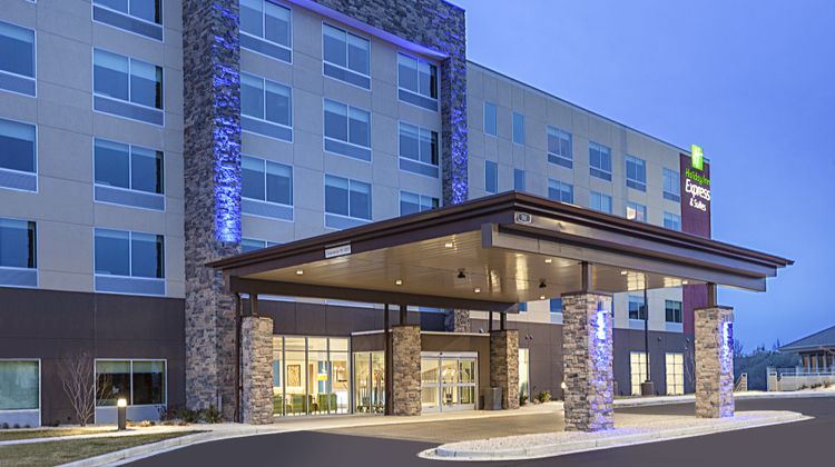 Holiday Inn Express & Suites Hudson I-94 Exterior