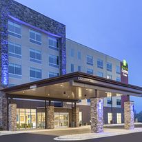 Holiday Inn Express & Suites Hudson I-94